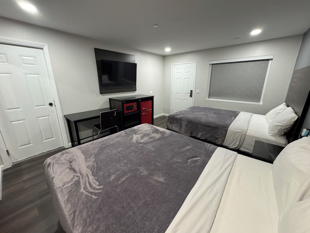 Double Room, 2 Double Beds, Non Smoking photo 1