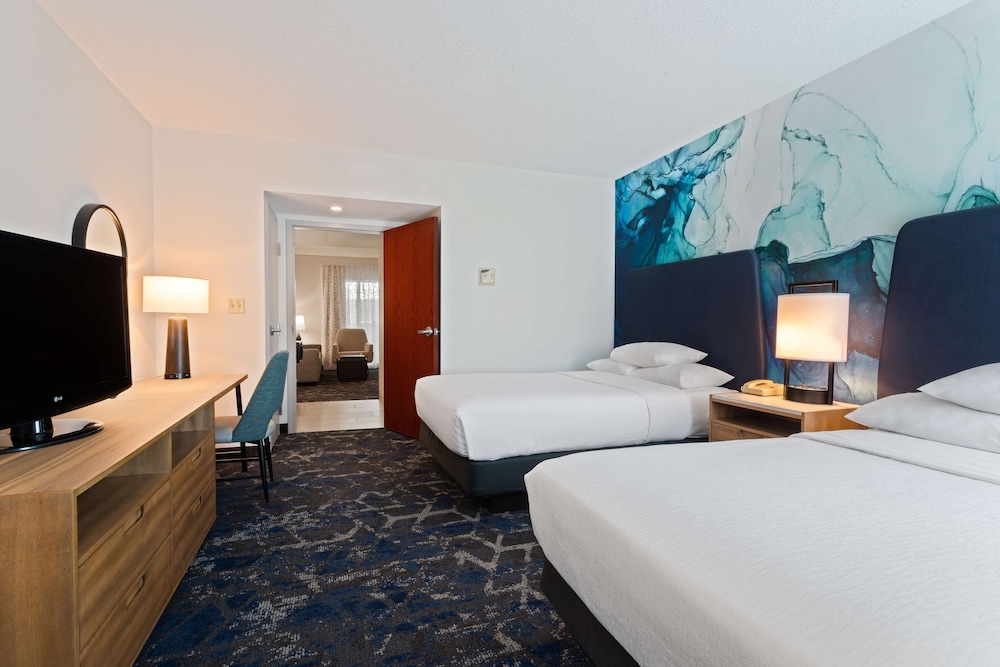 Suite, 2 Double Beds, Accessible, Non Smoking (Hearing) - Photo 2