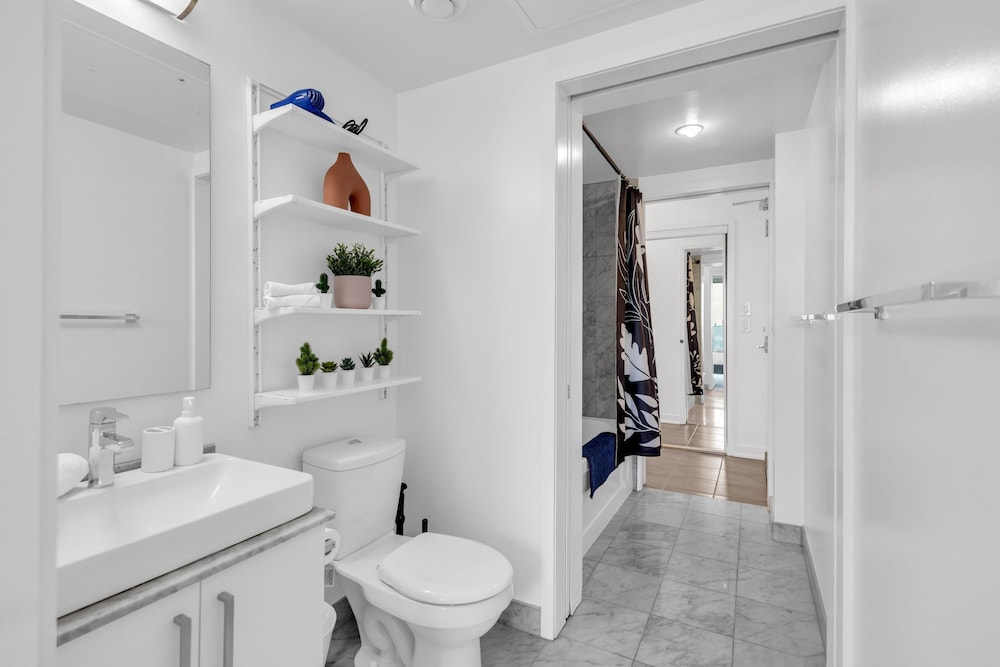 Signature Apartment, Multiple Beds, City View thumbnail 5