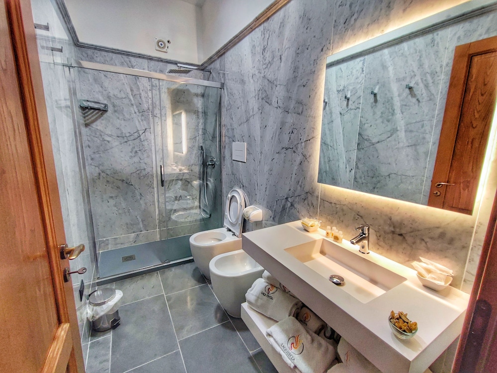 Premium Suite, 2 Double Beds, Balcony, City View photo 2