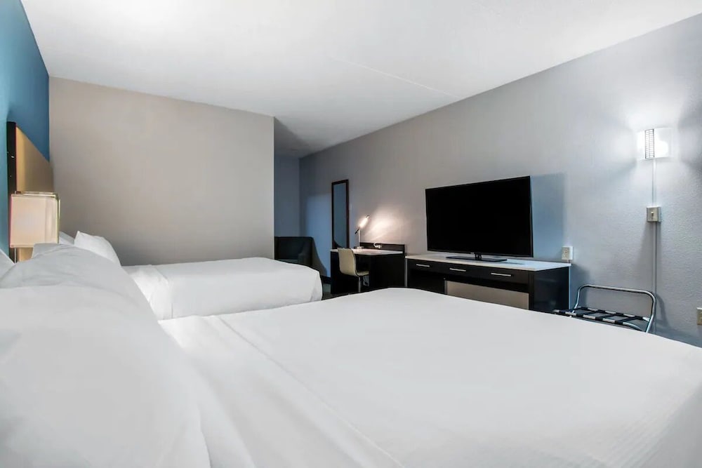 Suite, 2 Queen Beds, Non Smoking - Photo 2