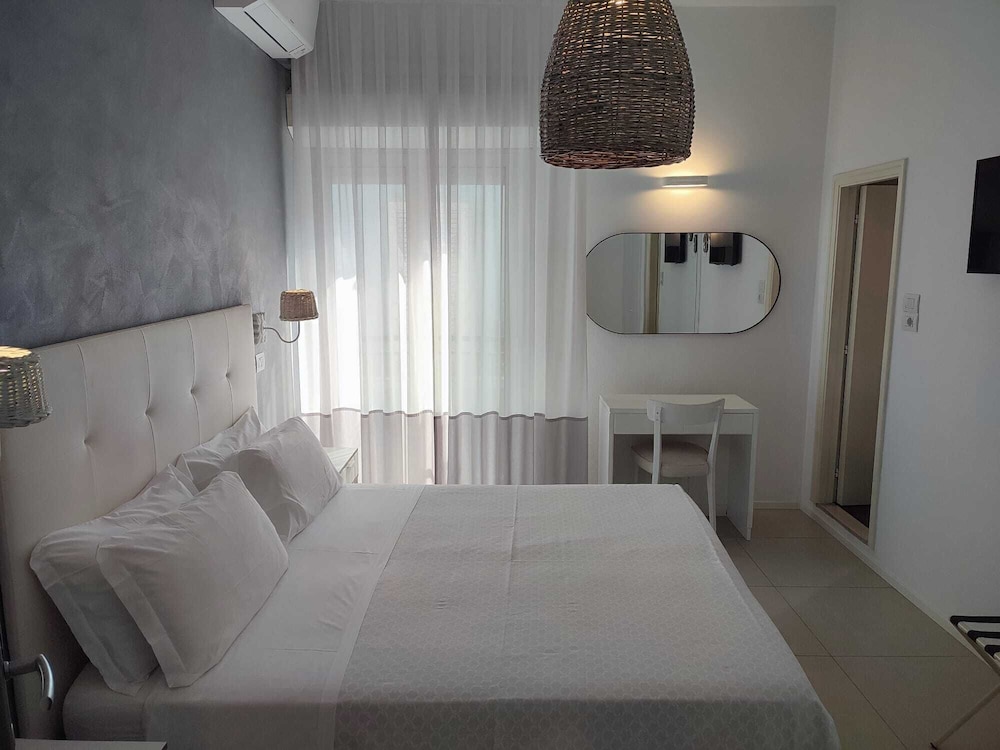 Standard Double Room - Photo 2
