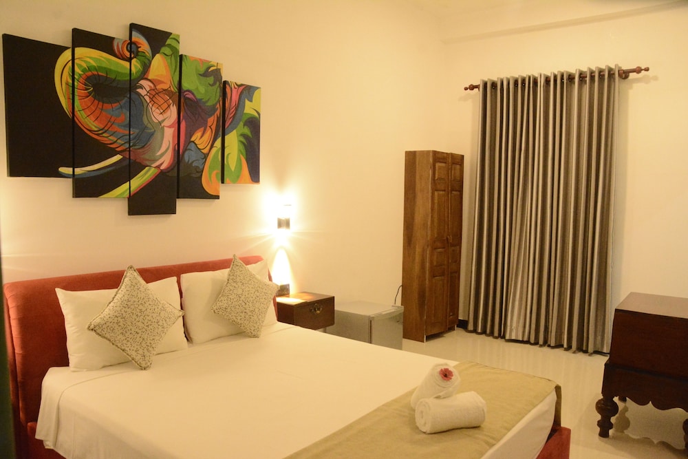 Deluxe Double Room, Mixed Dorm, Non Smoking, Pool View photo 3