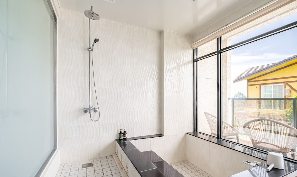 Deluxe Double Room with Bathtub photo 2