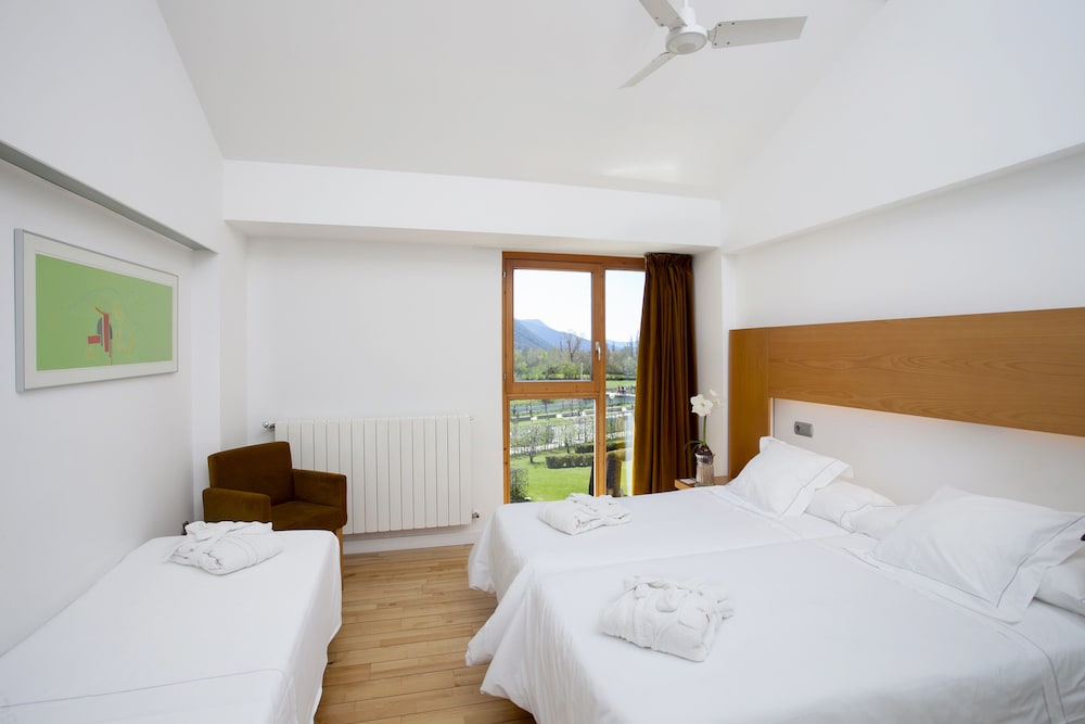 Triple Room (2 Adults, 1 Child) - Photo 1