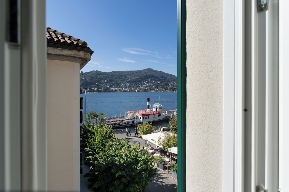 Deluxe Room, Partial Lake View