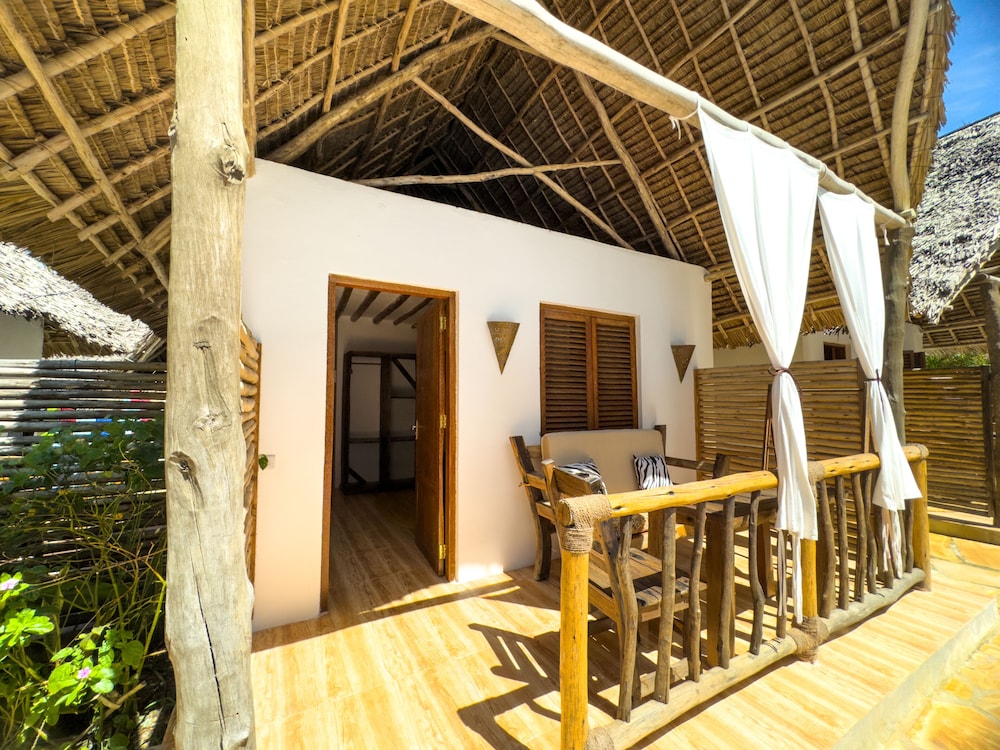 Standard Double Room, Balcony, Pool View photo 3