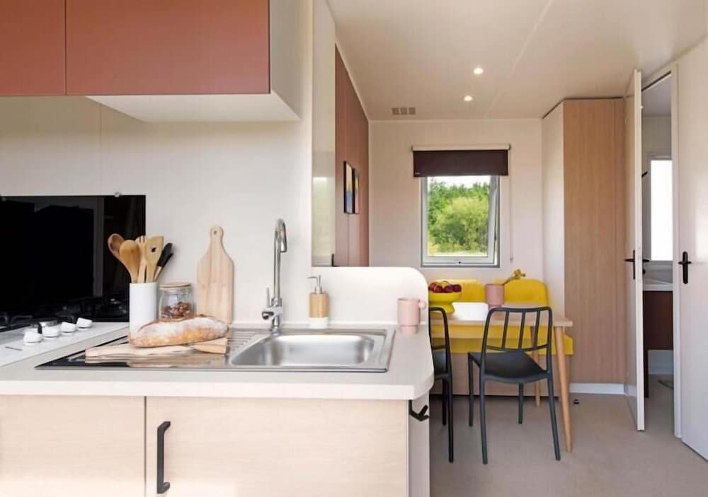 Standard Mobile Home photo 2