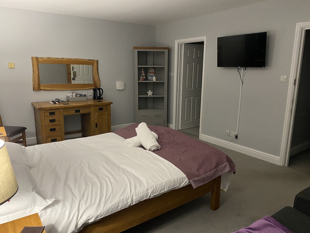 Deluxe Double Room, Ensuite - Photo 2
