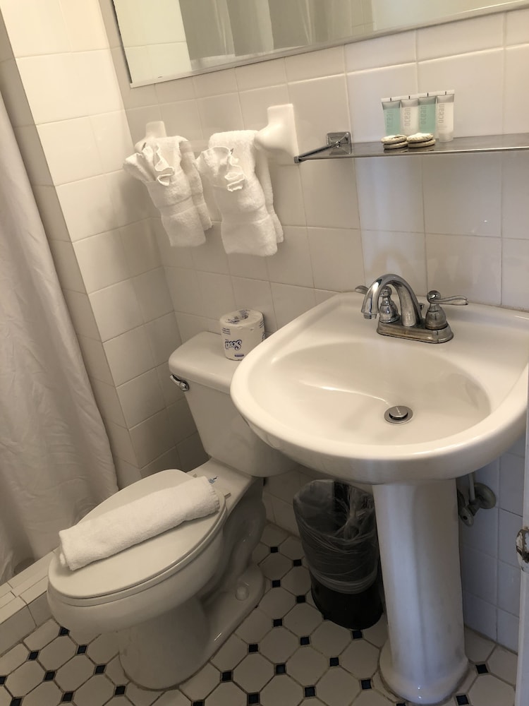Deluxe Room, 1 King Bed, Kitchenette - Photo 14
