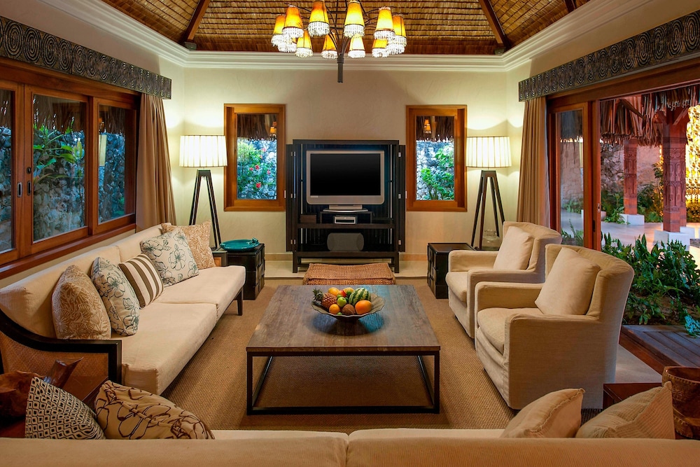 Royal Villa, 3 Bedrooms, Beach View photo 3