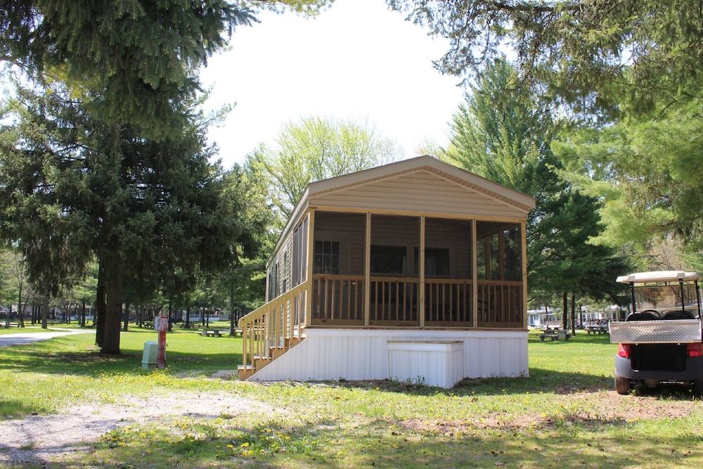 Deluxe Cabin, 2 Bedrooms (Park Model, Linens Included) photo 2