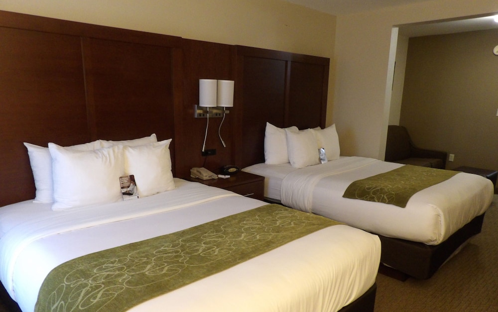 Suite, 2 Queen Beds, Non Smoking photo 2