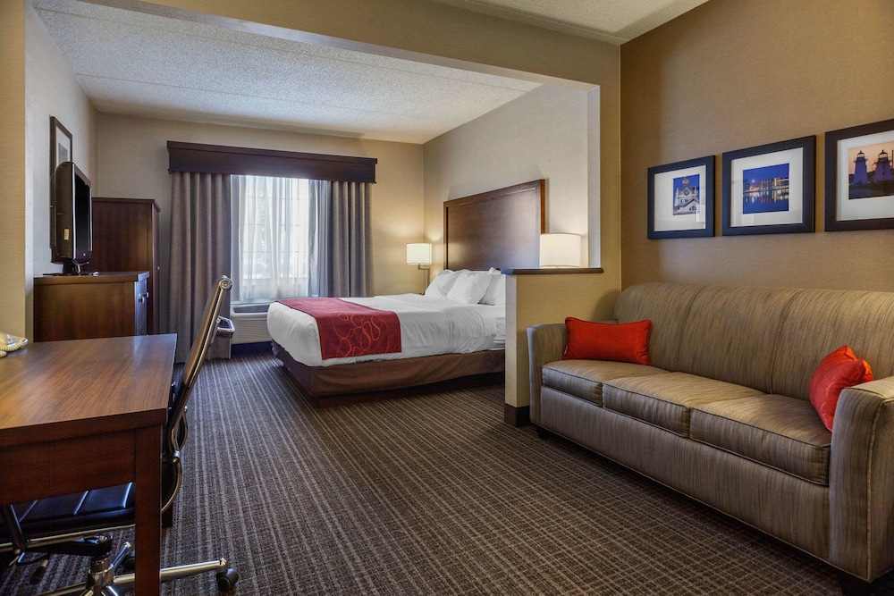 Suite, 1 King Bed with Sofa bed, Non Smoking (Rain shower) photo 3