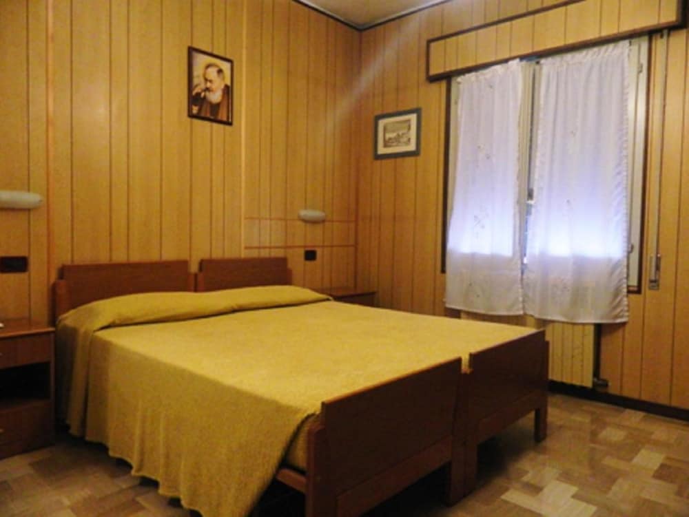 Double Room, 1 Large Twin Bed photo 1