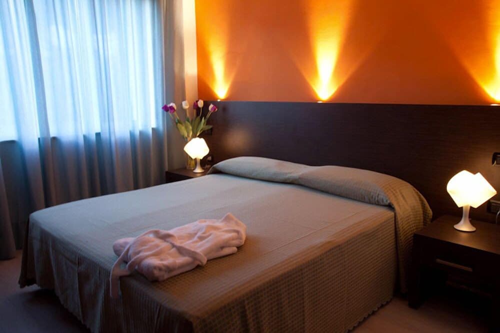 Double or Twin Room - Photo 2