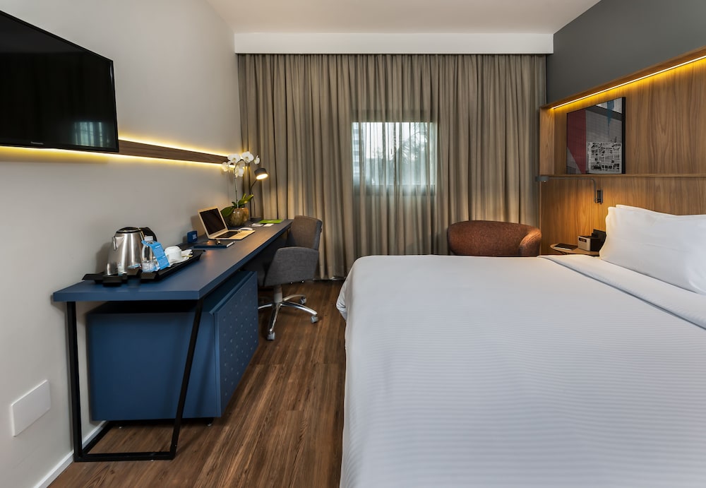 Room, 1 Queen Bed, Refrigerator