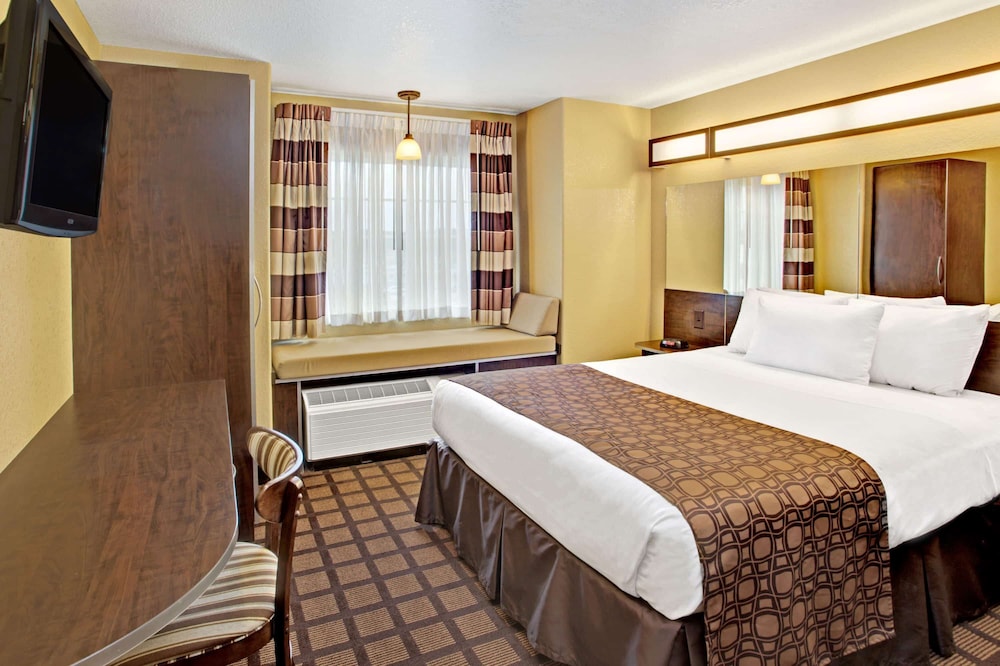 Room, 1 Queen Bed, Accessible, Non Smoking (Roll-In Shower) - Photo 1