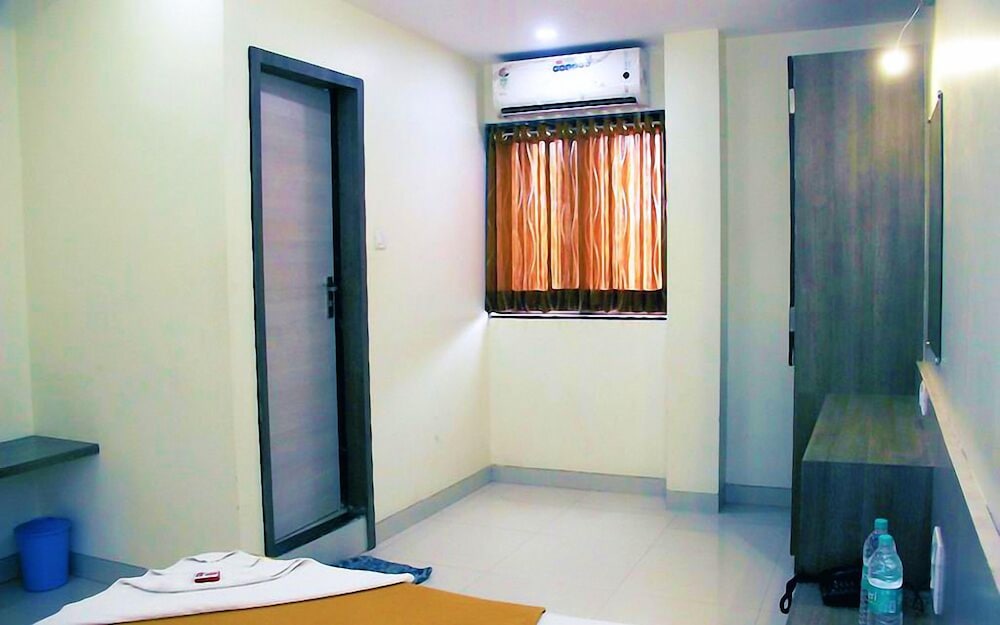 Standard Triple Room, Multiple Beds, City View photo 2
