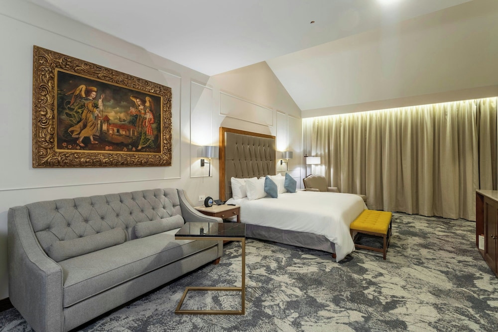 Grand Room, 1 King Bed - Photo 2