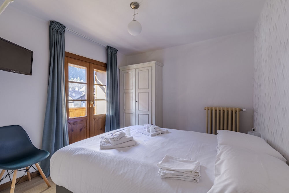 Standard Double Room, Balcony, Mountain View
