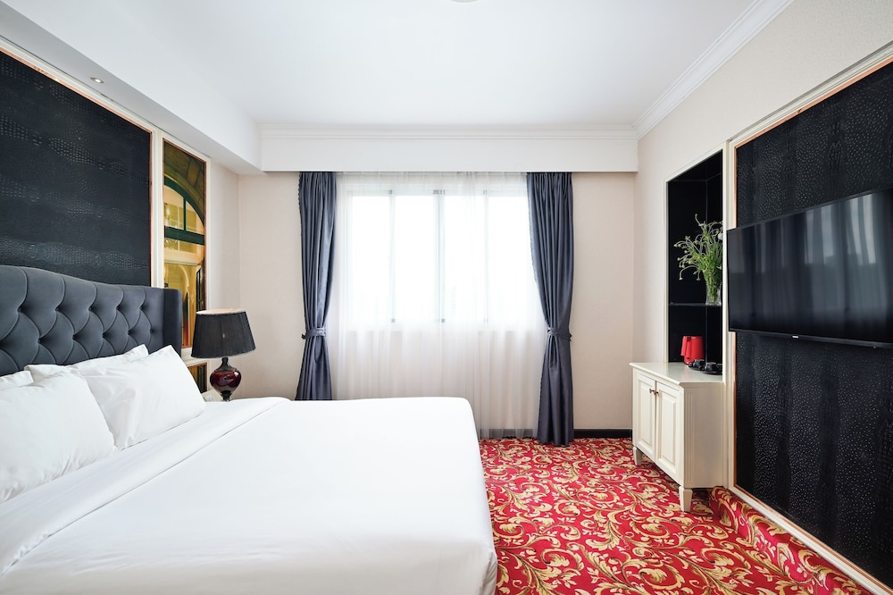 Junior Double Room, 1 King Bed, City View photo 3