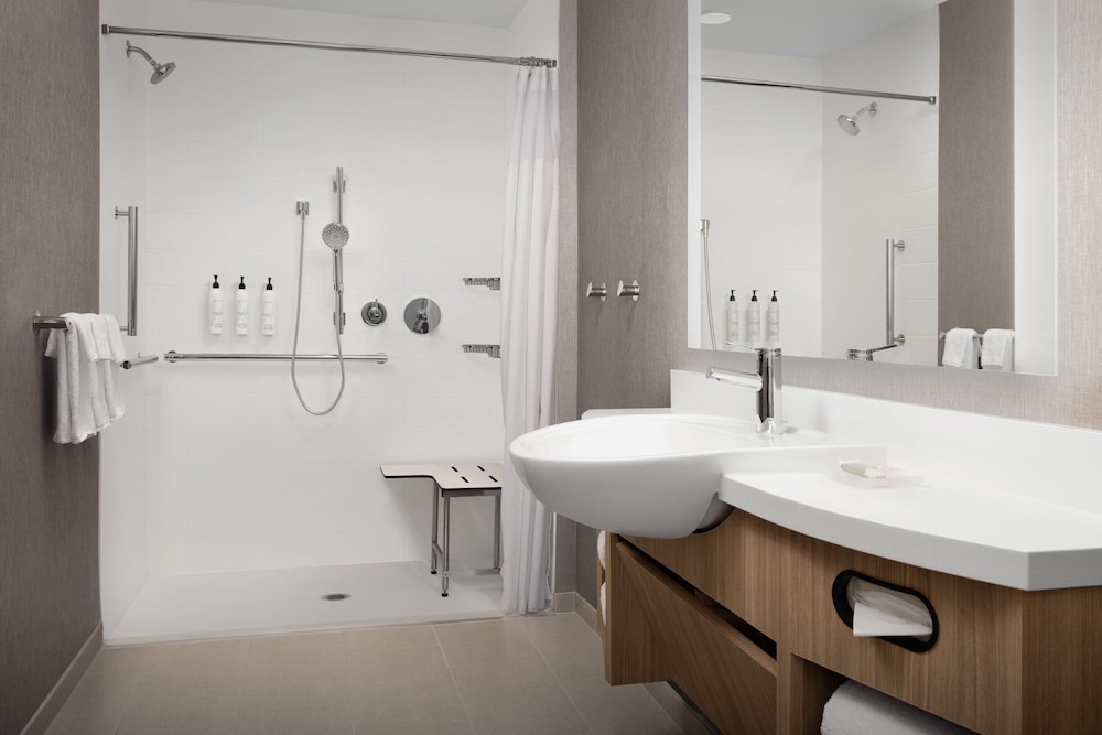Suite, 2 Queen Beds - Photo 10