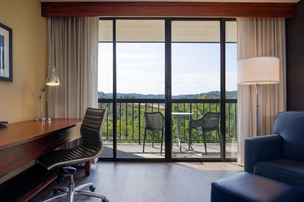 Room, 1 King Bed, Balcony - Photo 1