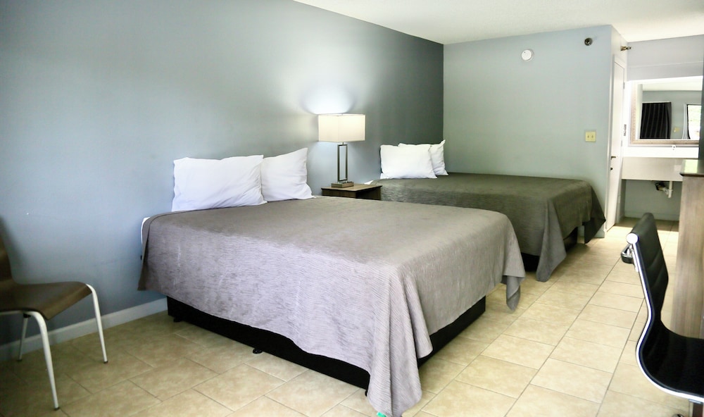 Kitchenette Queen/Queen Suite photo 1