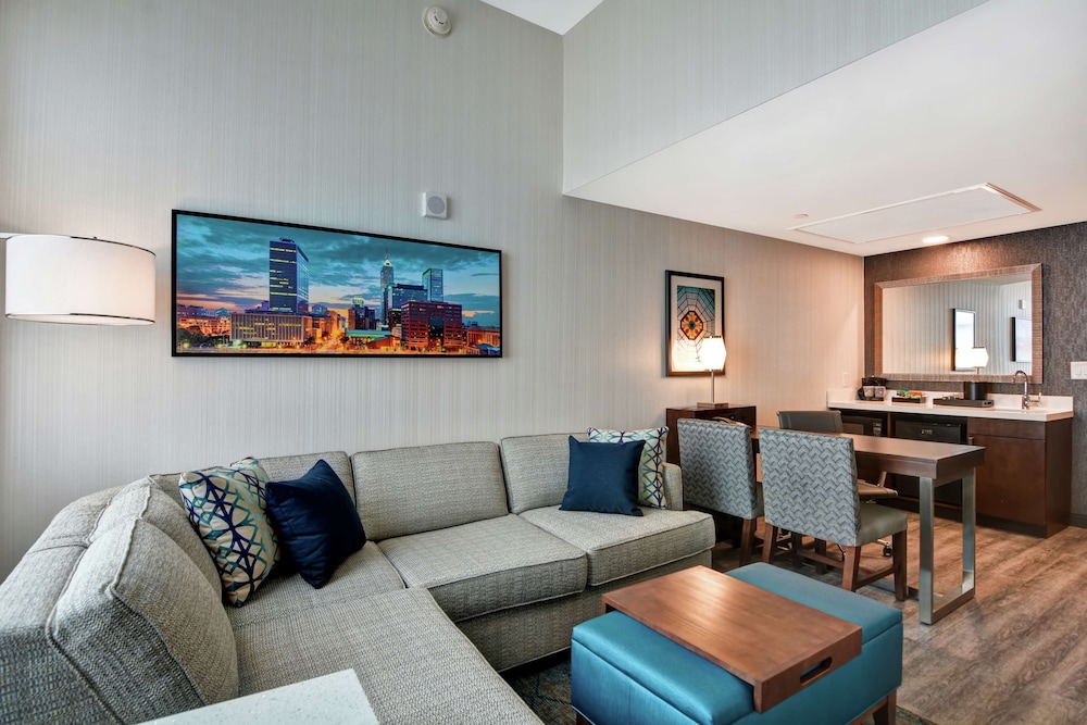 2 Room Suite, 2 Queen Beds,Accessible (Roll In Shower) - Photo 12