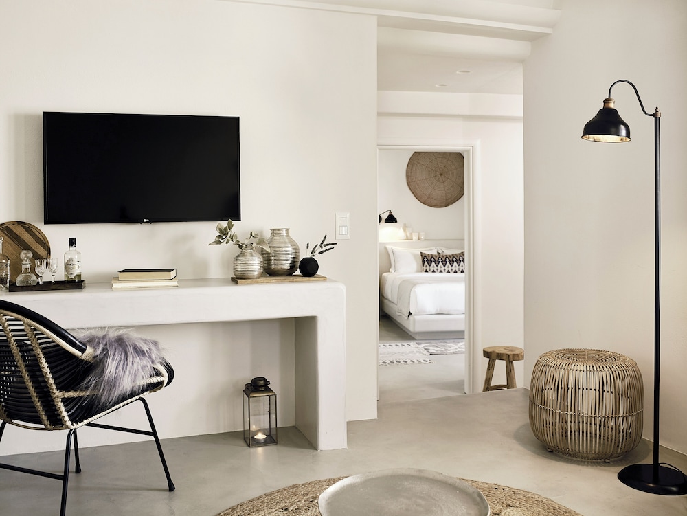 Pure Suite with Pool or Hot Tub photo 3