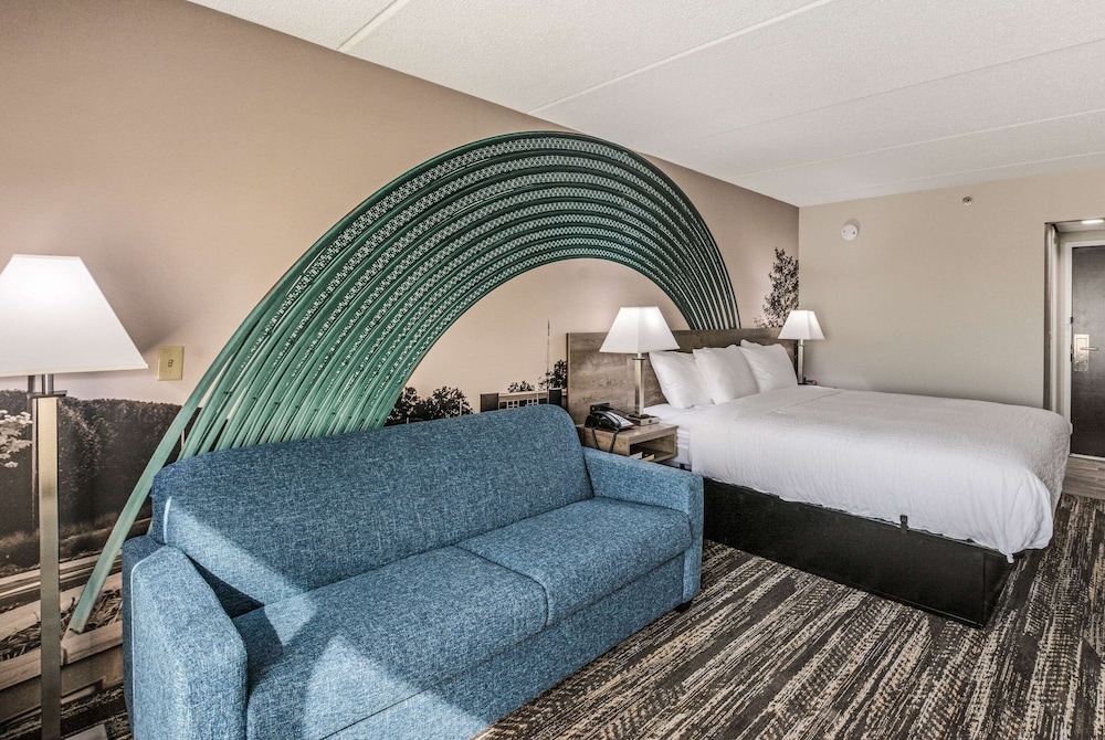 Standard Room, 1 King Bed, Non Smoking - Photo 5