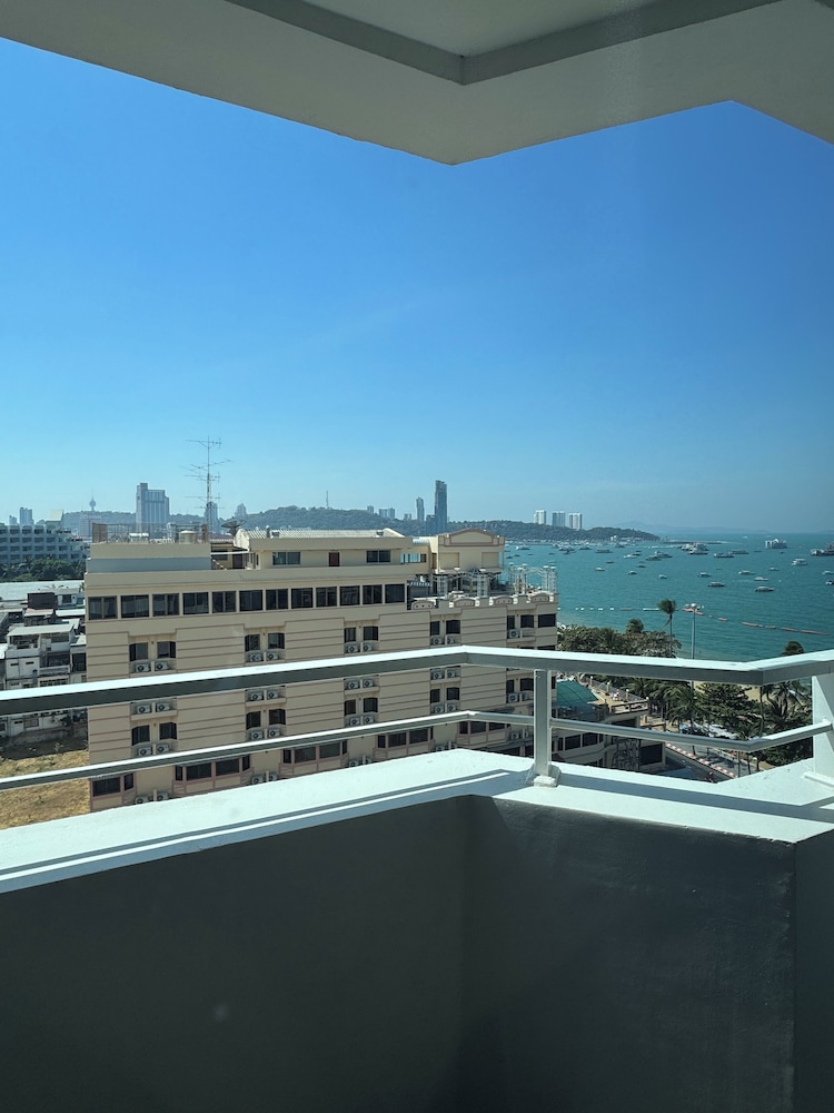 Ocean Twin Room - Photo 15