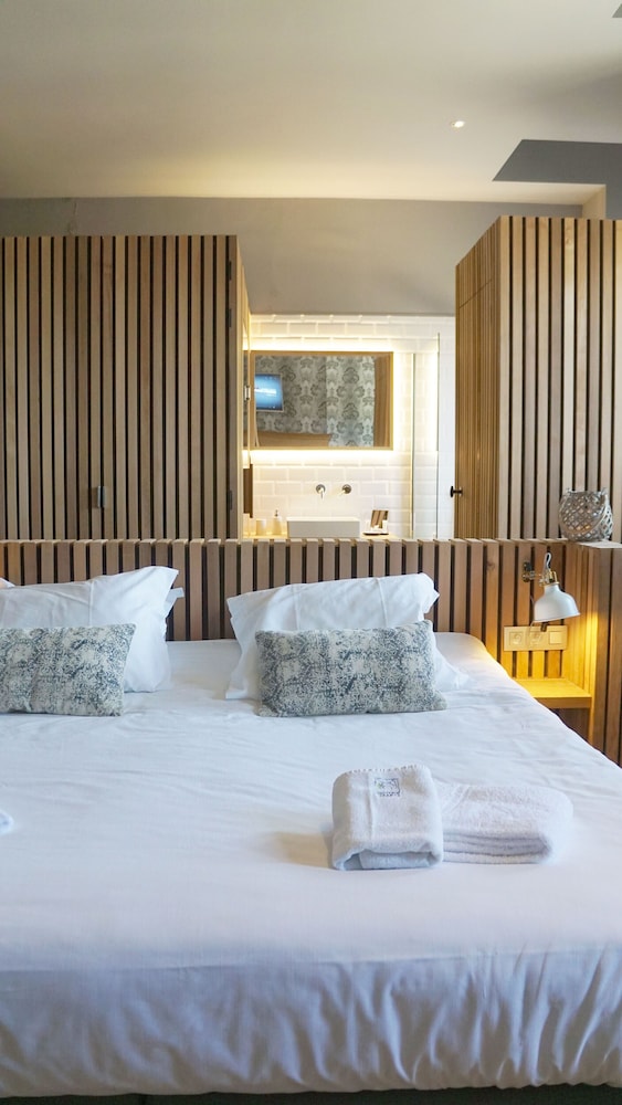 Standard Suite (Cedar)