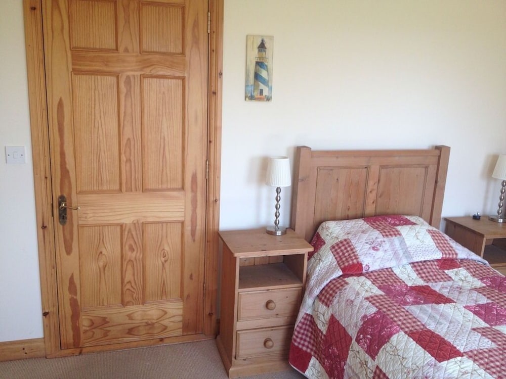 Twin Room, Ensuite, Sea View photo 2