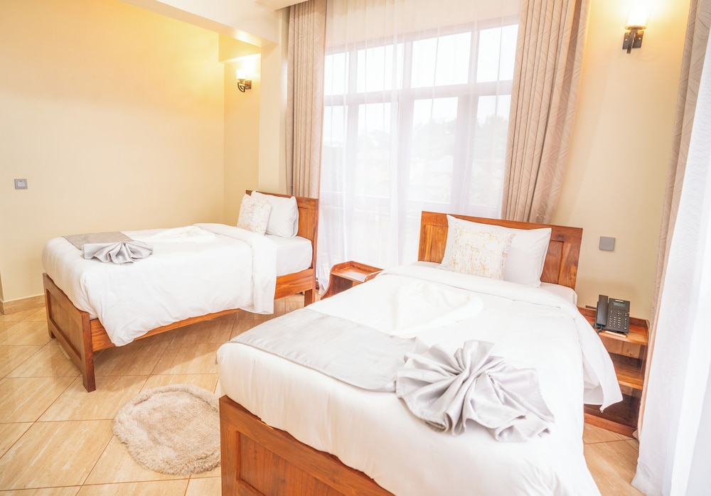 Room, 3 Twin Beds, City View