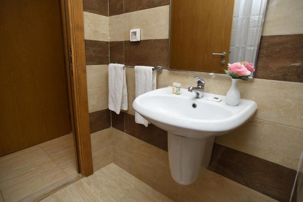 Standard Double Or Twin Room - Photo 24