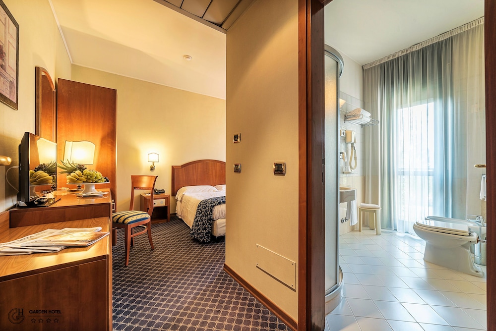 Double or Twin Room - Photo 4