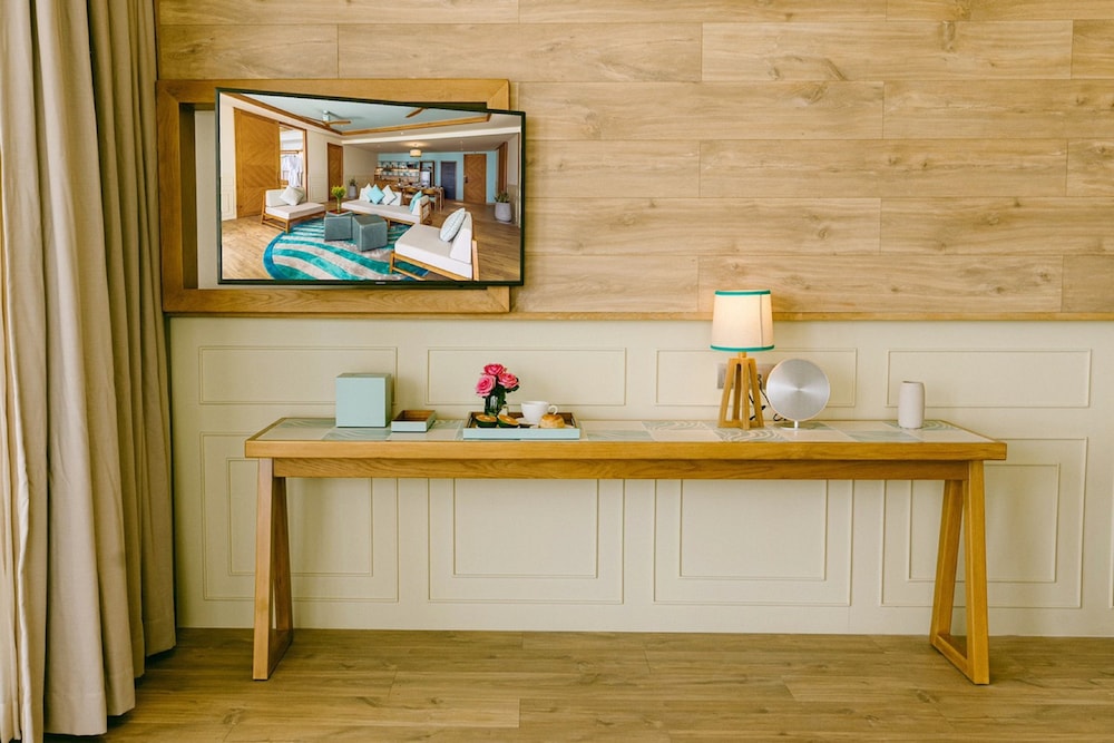Fusion Suite Twin Bed City View