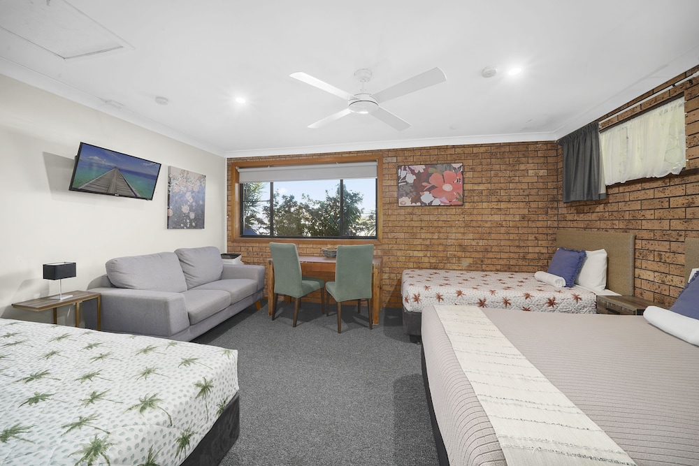 Family Room, 2 Bedrooms photo 3