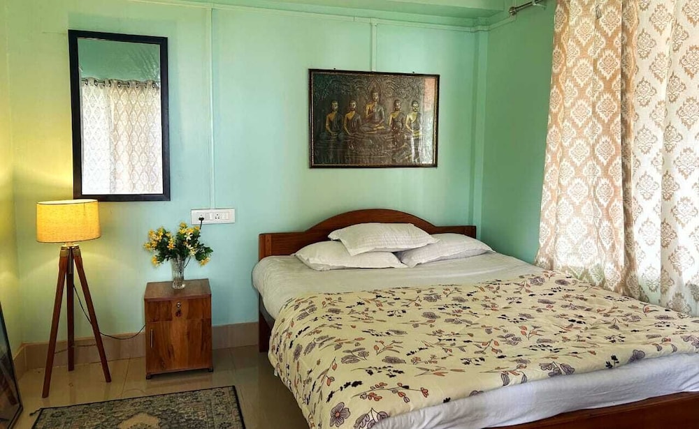 Double Room, 1 Queen Bed, Balcony, Garden View photo 2