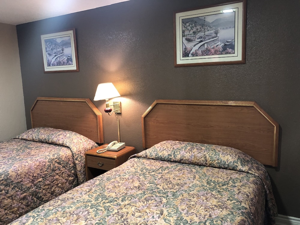 Basic Room, 2 Double Beds, Smoking