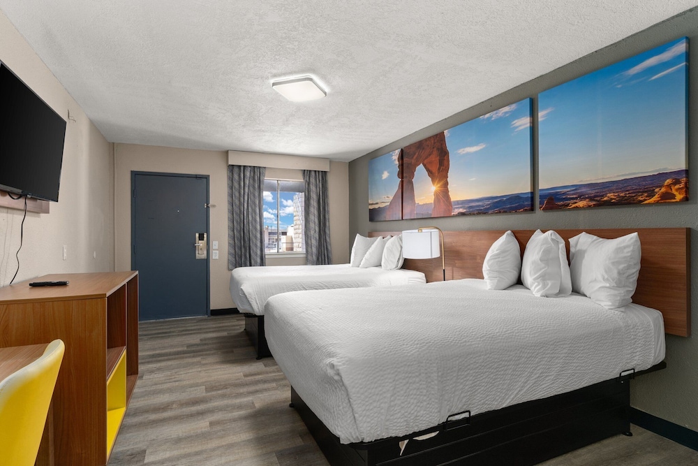 Room, 2 Queen Beds, Non Smoking - Photo 9