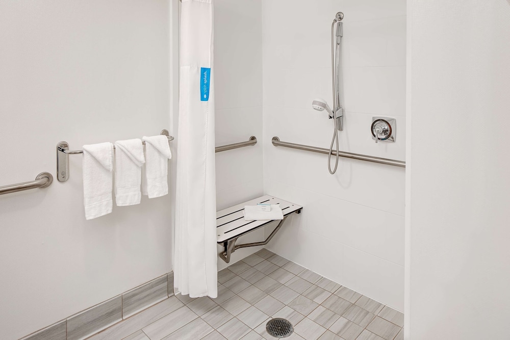 Suite, Accessible, Non Smoking - Photo 3