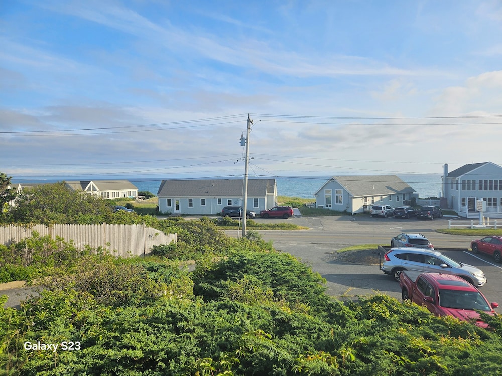 Standard Studio, 2 Queen Beds, Balcony, Partial Sea View photo 3
