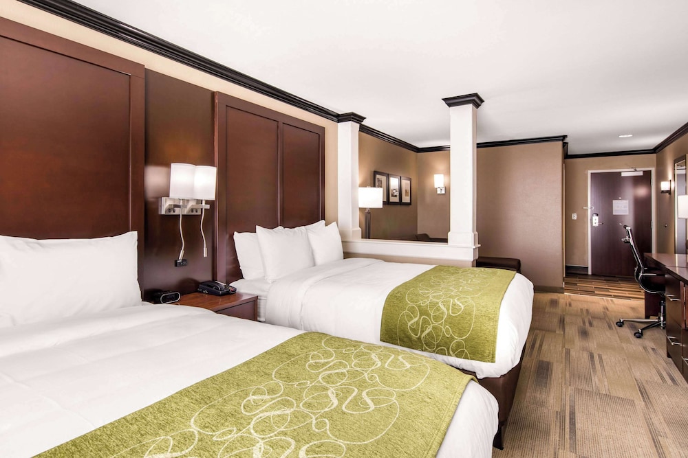 Suite, Multiple Beds, Accessible, Non Smoking photo 3