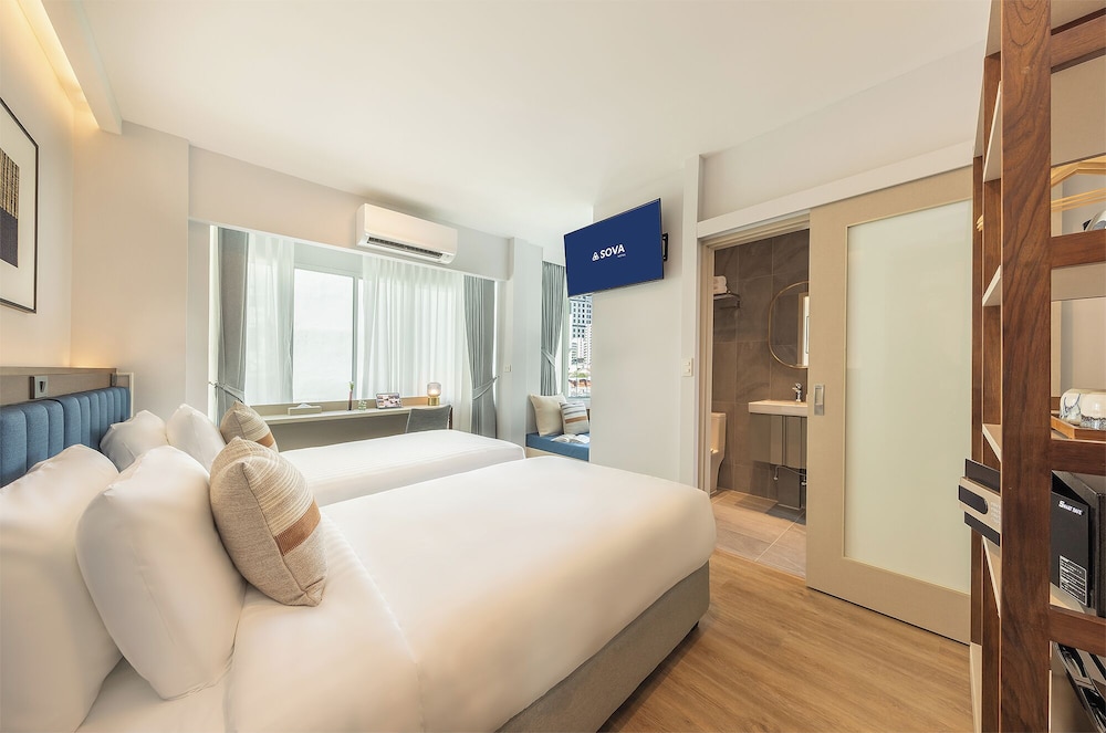 Deluxe Twin Room, 2 Twin Beds, Non Smoking, City View photo 2
