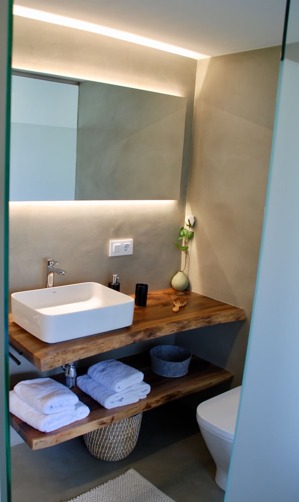 Double or Twin Room, Non Smoking, Mountain View photo 2
