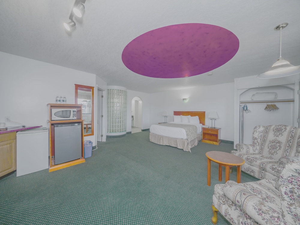 Suite, 1 King Bed, Non Smoking photo 2