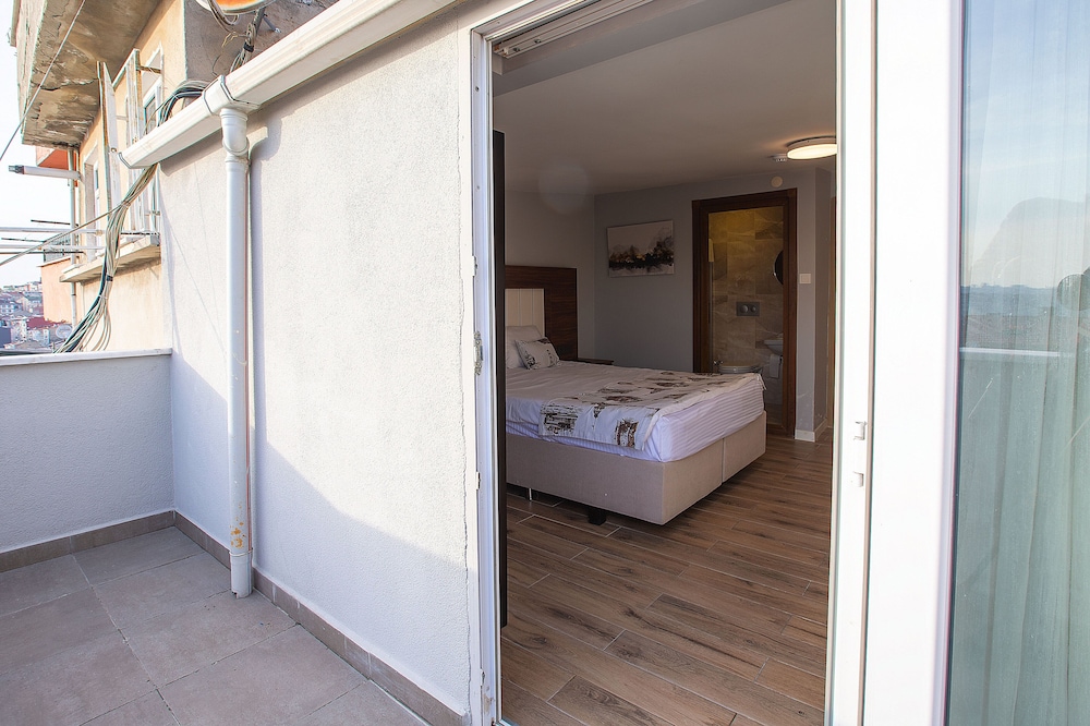 Standard Double Room with Balcony photo 2